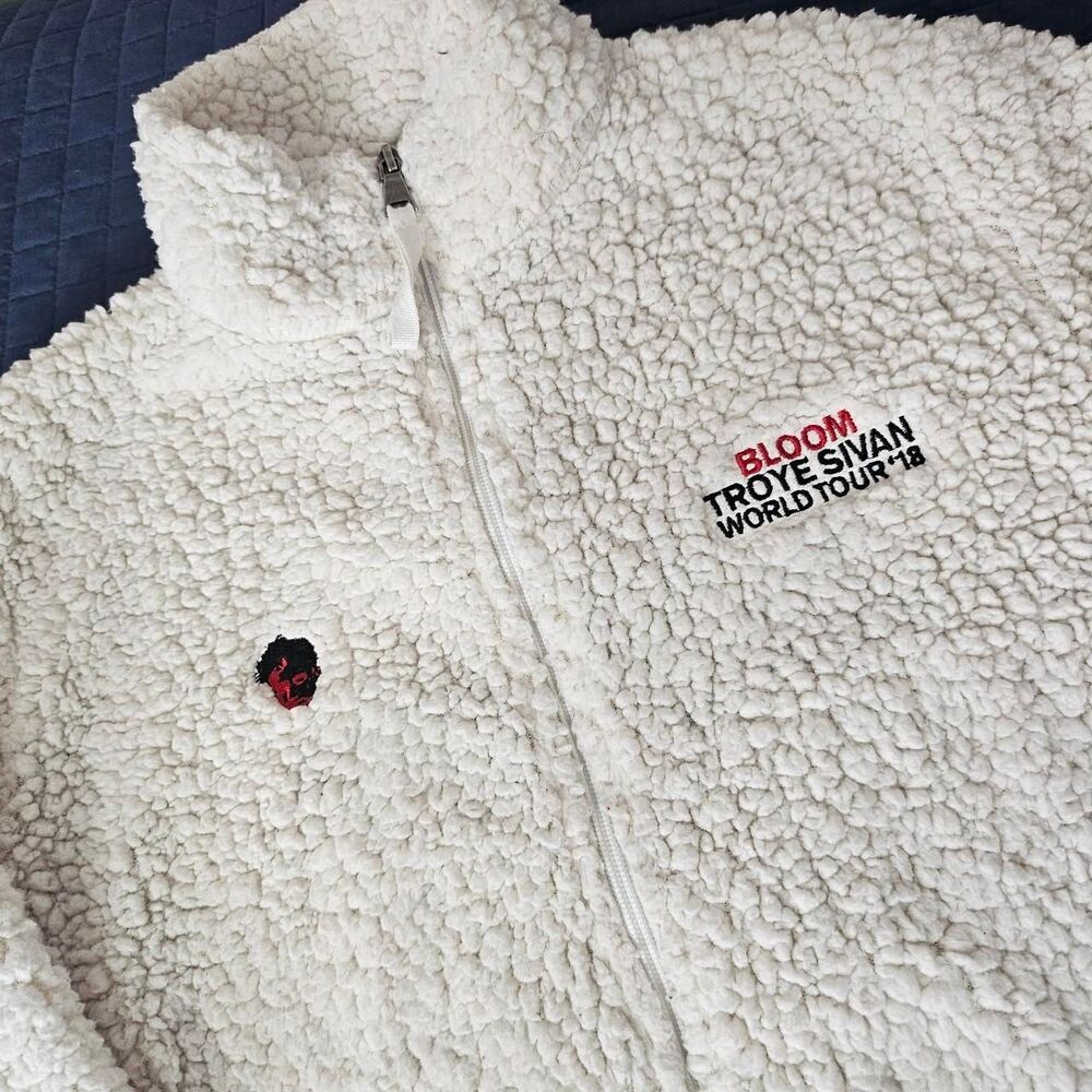RARE Troye Sivan Bloom World Tour 2018 cream‎ sherpa fleece jacket Size M - Picture 5 of 8